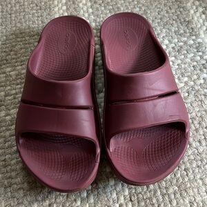 OOFOS Ooahh Slide Sandal Men’s 8 Women’s 10 EU 41
